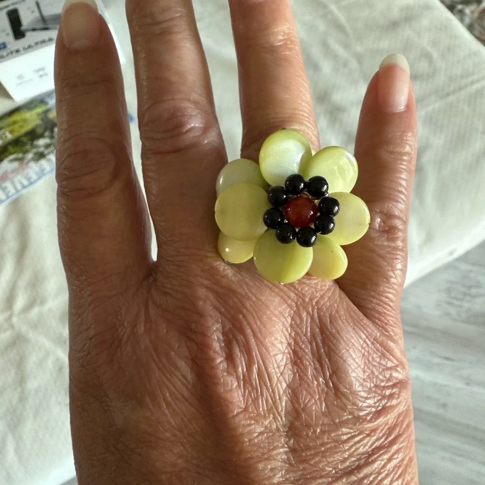 Vintage Floral Gemstone Ring - Picture 2 of 5